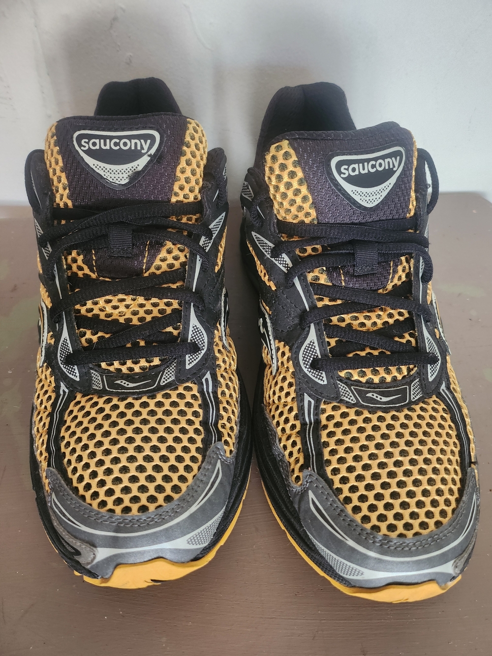 Saucony Progrid Men's Yellow and Black Mesh Athletic Sneakers Size 9.5